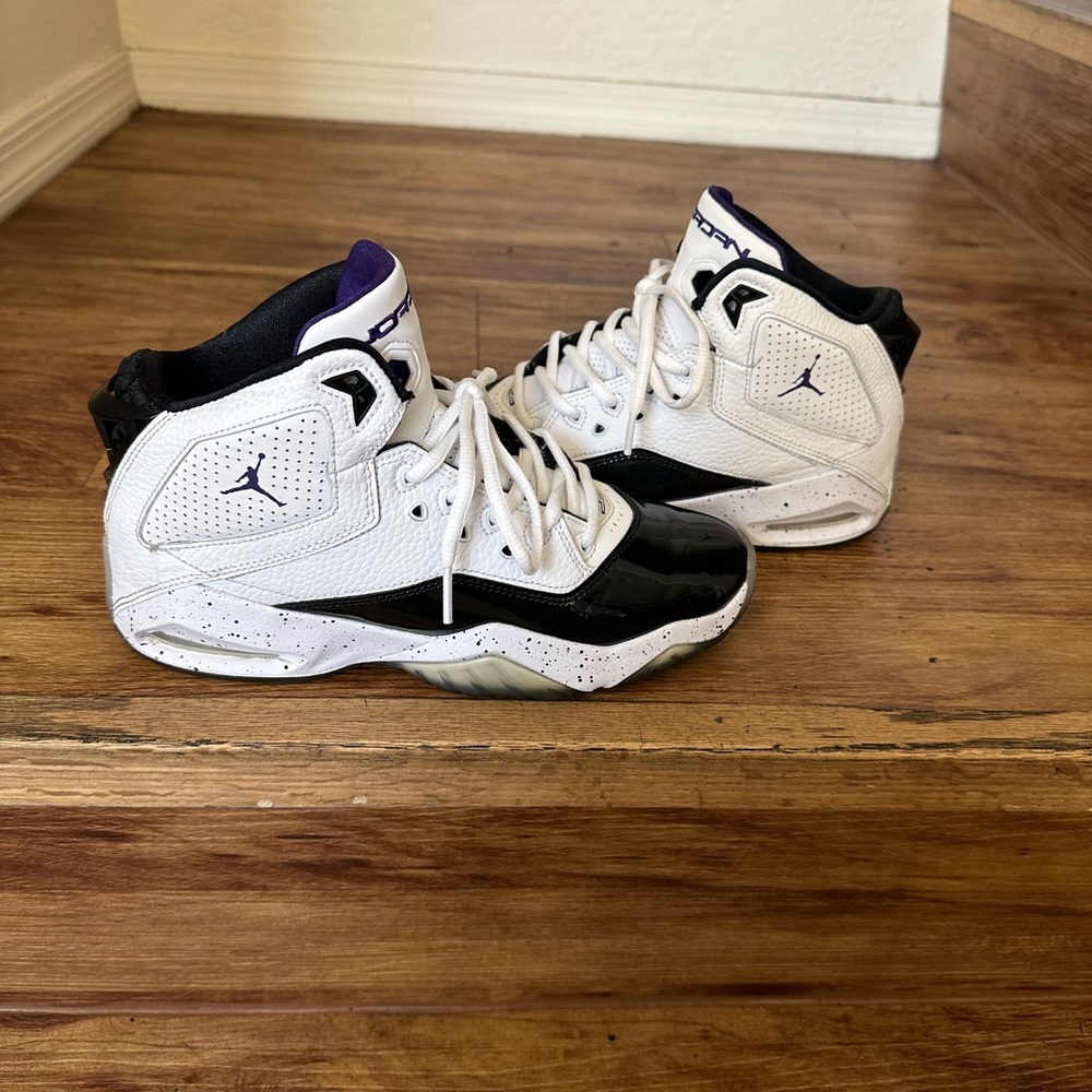 Jordan B’Loyal (BS) sneakers/athletic shoes